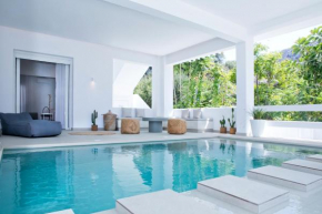 ALMYRA LUXURY SUITES